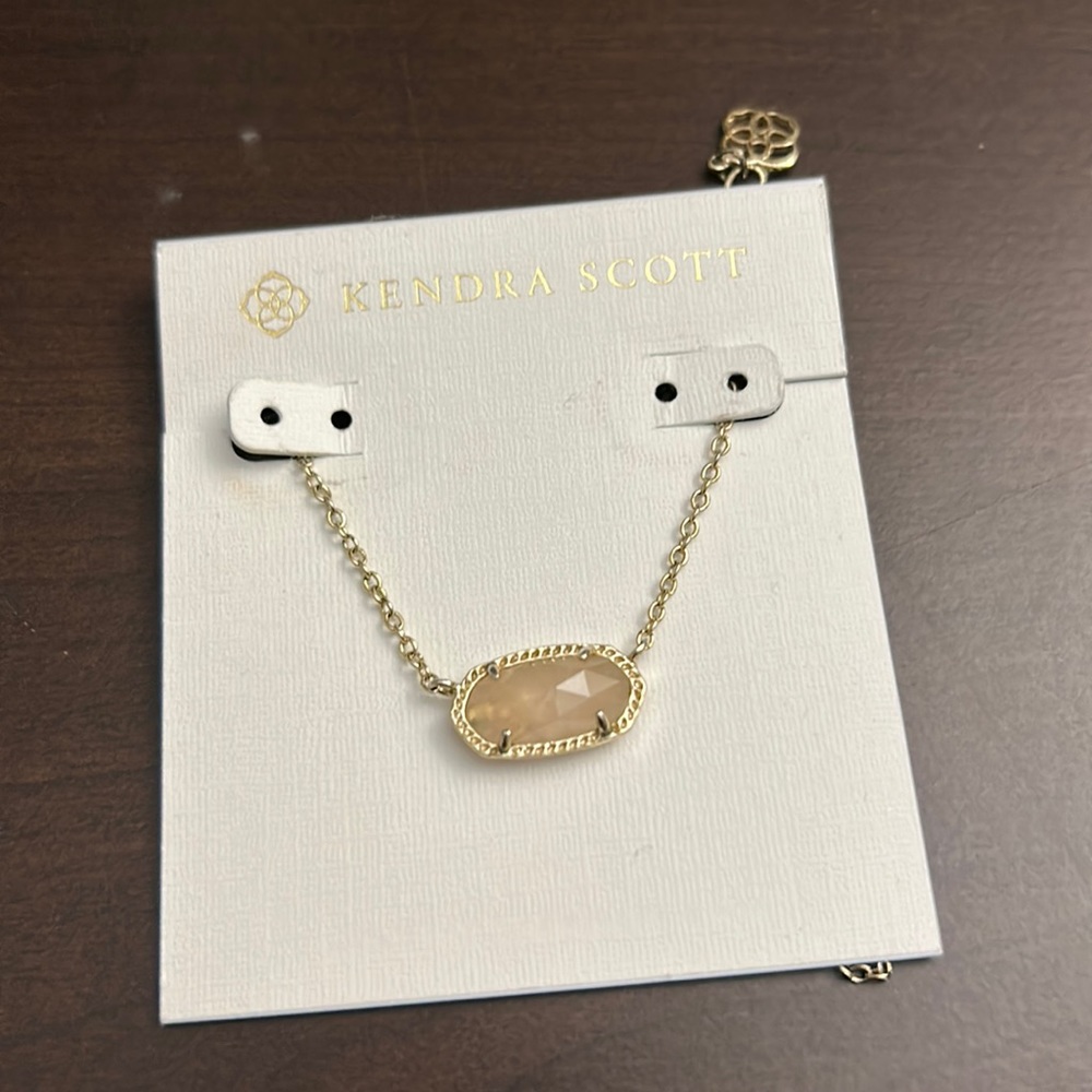 Kendra Scott necklace
